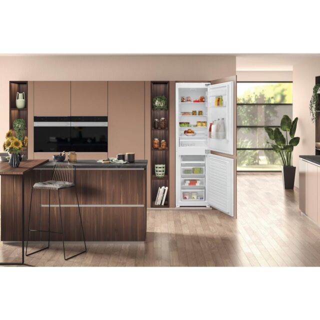 Hotpoint HMCB 50502 UK Integrated Fridge Freezer - White