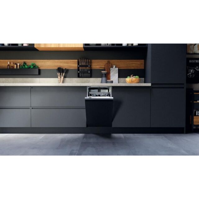Hotpoint HSIO 3T223 WCE UK N Integrated Slimline Dishwasher - Silver