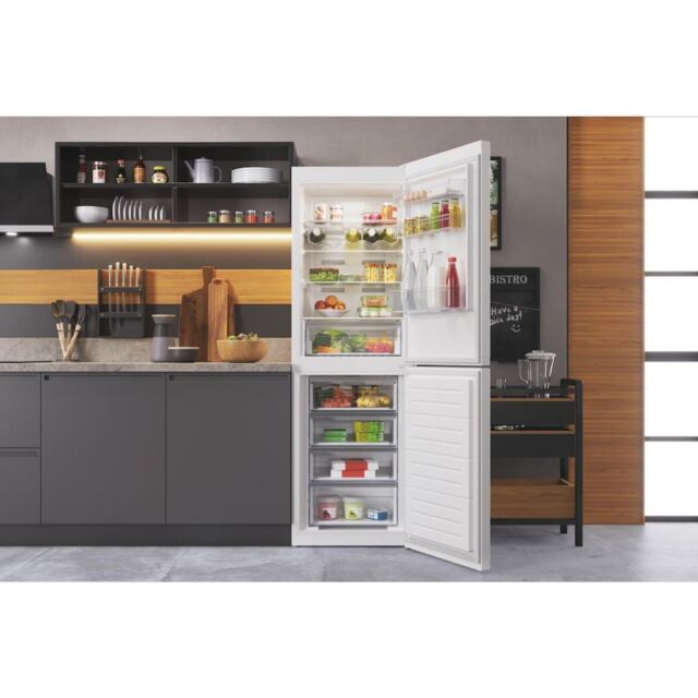 Hotpoint HTFC850TI1W1 Freestanding Fridge Freezer - White