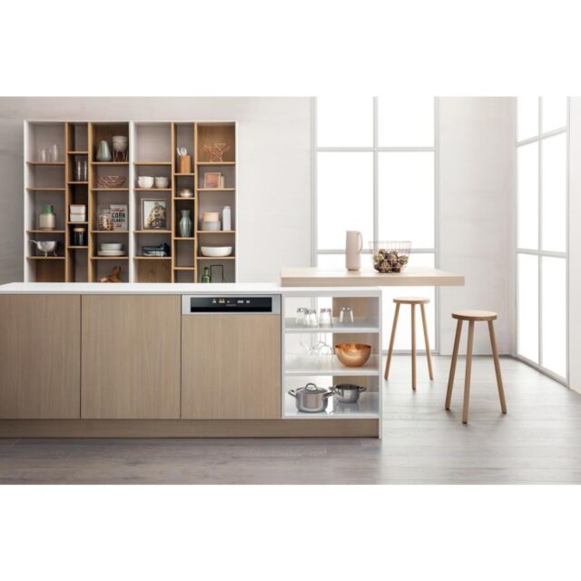 Hotpoint HBC 2B19 X UK N Semi-Integrated Dishwasher