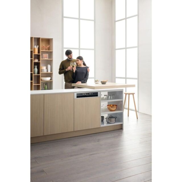 Hotpoint HBC 2B19 X UK N Semi-Integrated Dishwasher