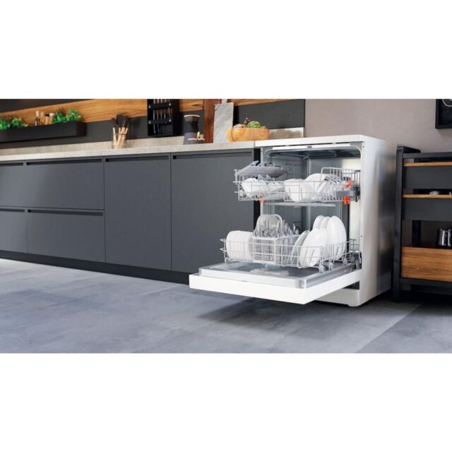 Hotpoint HFC 2B19 UK N Dishwasher - White