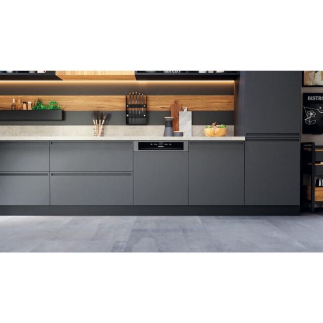 Hotpoint HBC 2B19 X UK N Semi-Integrated Dishwasher