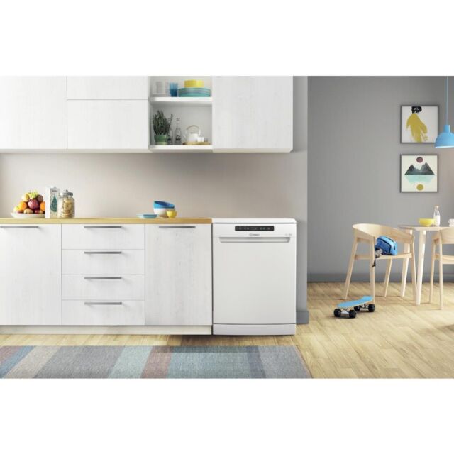 Indesit DFC2B16UK Dishwasher - White
