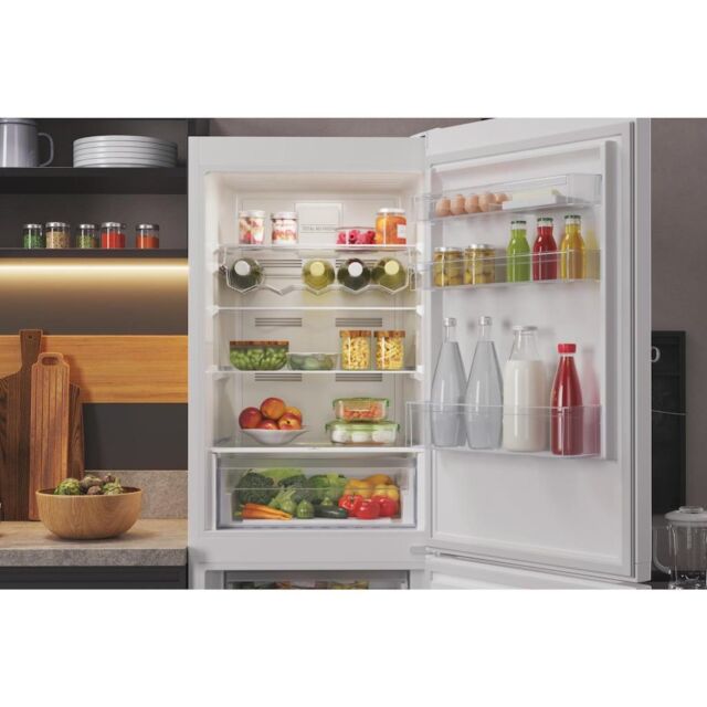 Hotpoint HTFC850TI1W1 Freestanding Fridge Freezer - White