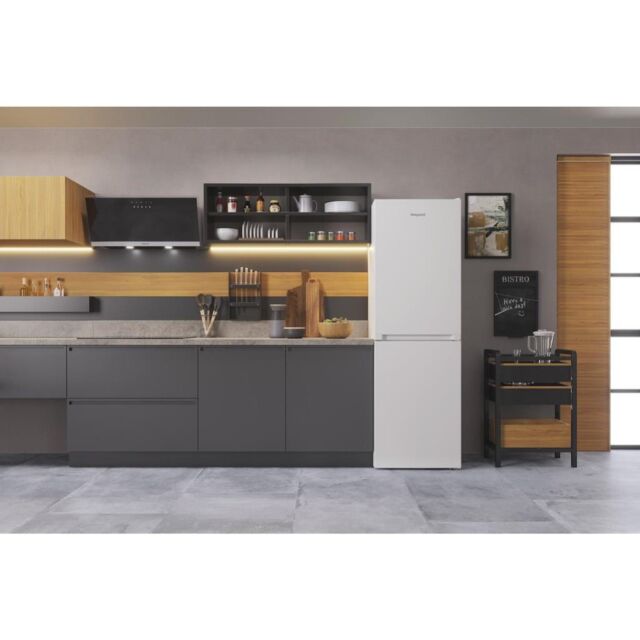 Hotpoint HTFC850TI1W1 Freestanding Fridge Freezer - White