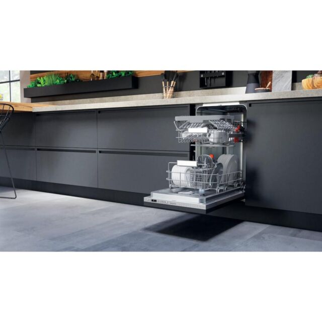 Hotpoint HSIO 3T223 WCE UK N Integrated Slimline Dishwasher - Silver