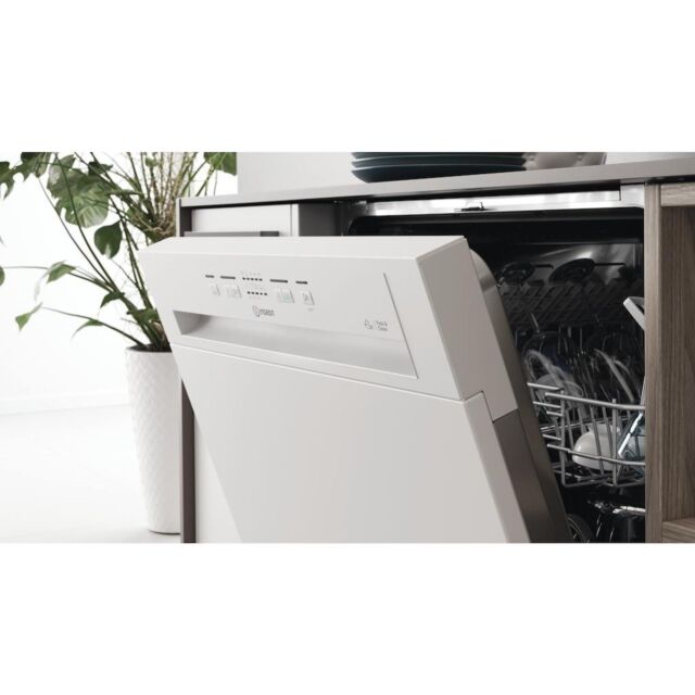 Indesit DBE 2B19UK Semi-Integrated Dishwasher