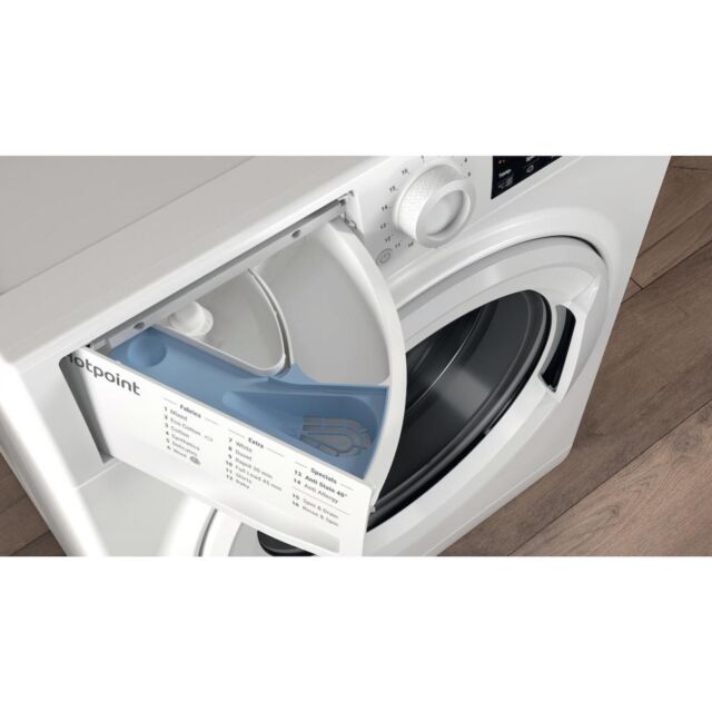 Hotpoint freestanding front loading washing machine: 7kg