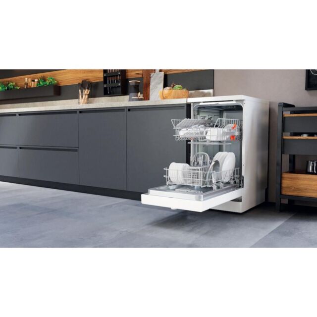 Hotpoint HF9E 1B19 UK Slimline Freestanding Dishwasher