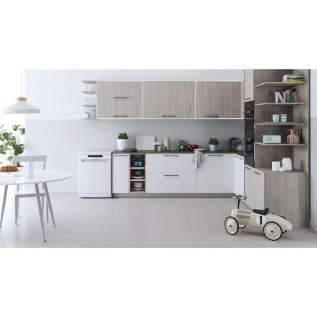 Indesit DFC 2C24 UK Dishwasher - White
