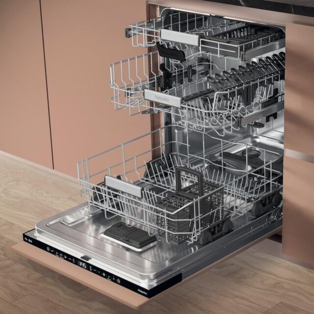 Hotpoint Hydroforce H8I HT59 LS UK Built-in 14 Place Setting Dishwasher