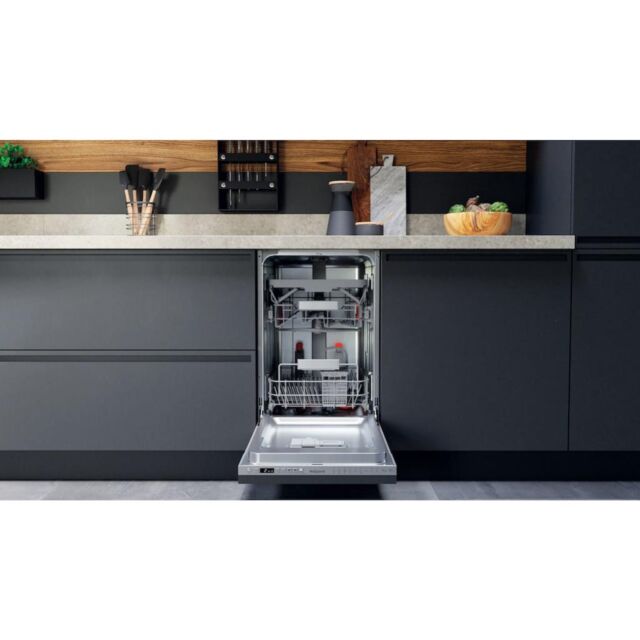 Hotpoint HSIO 3T223 WCE UK N Integrated Slimline Dishwasher - Silver