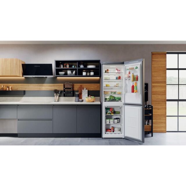 Hotpoint H5X82OSX Freestanding Fridge Freezer