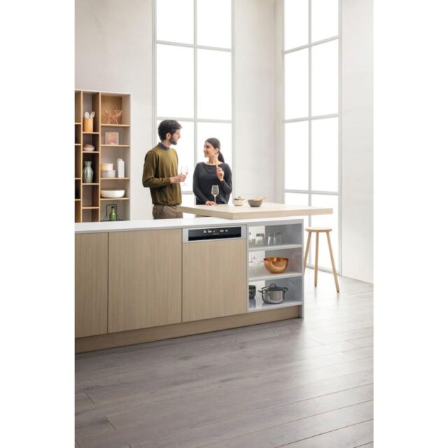Hotpoint HBC 2B19 X UK N Semi-Integrated Dishwasher