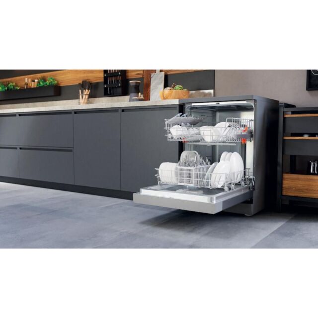 Hotpoint HFC 2B19 X UK N Dishwasher - Silver