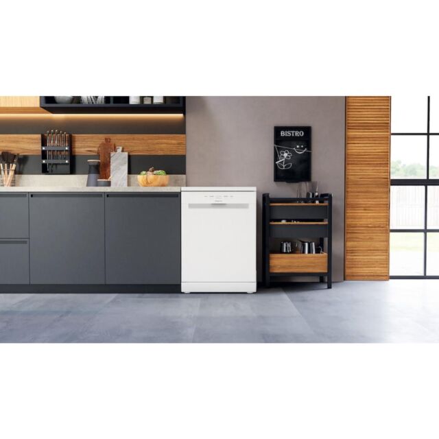 Hotpoint HFC 2B19 UK N Dishwasher - White