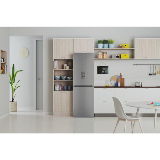 Indesit INFC850TI1SAQUA1 Freestanding Fridge Freezer - Silver