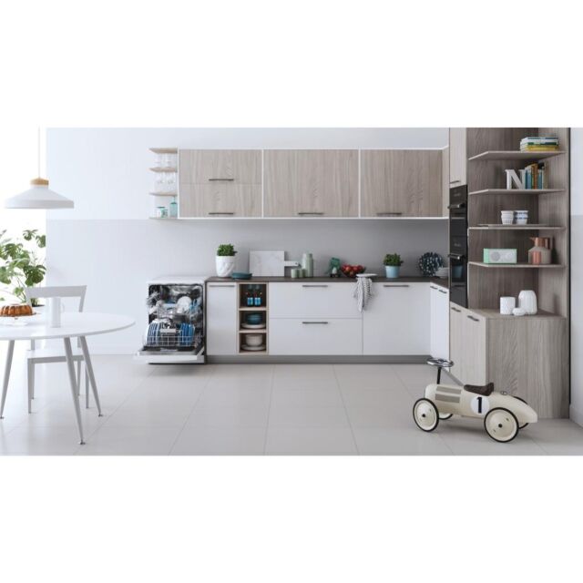 Indesit DFC2B16UK Dishwasher - White