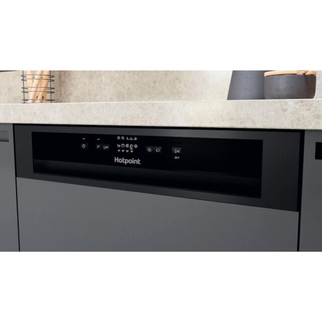 Hotpoint HBC 2B19 UK N Semi-Integrated Dishwasher