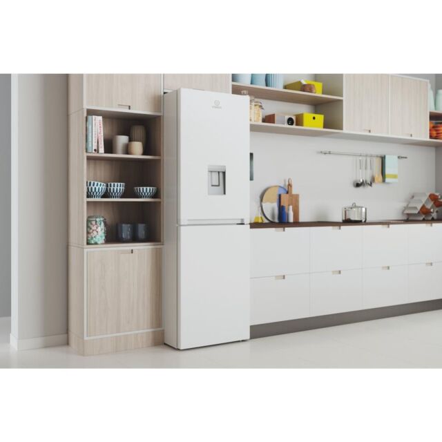 Indesit INFC850TI1WAQUA1 Freestanding Fridge Freezer - White
