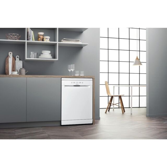 Hotpoint HFC 2B19 UK N Dishwasher - White
