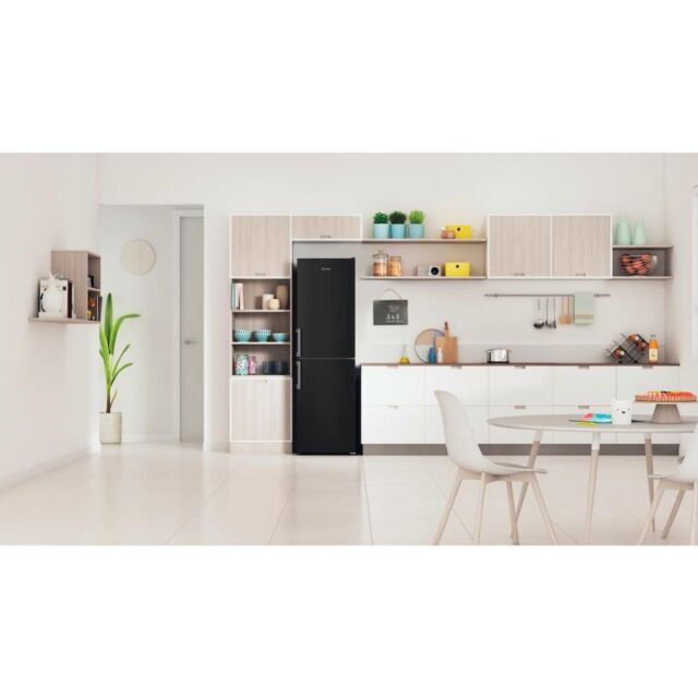 Indesit IB55732BUK 50/50 Freestanding Fridge Freezer - Black
