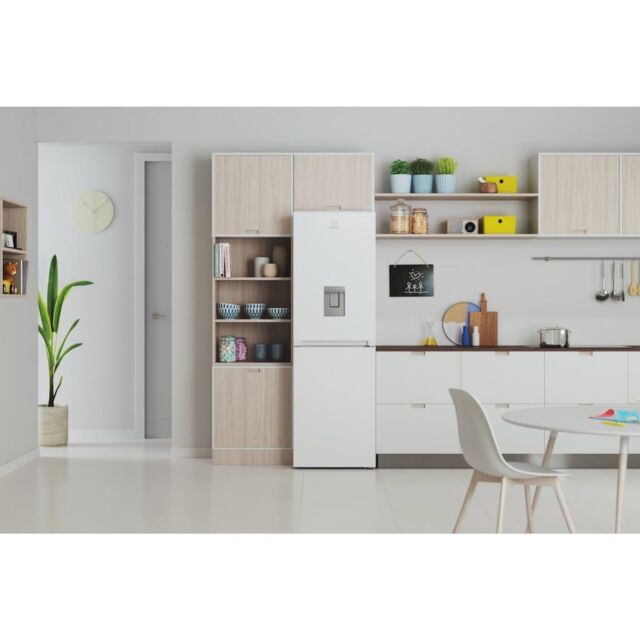 Indesit INFC850TI1WAQUA1 Freestanding Fridge Freezer - White