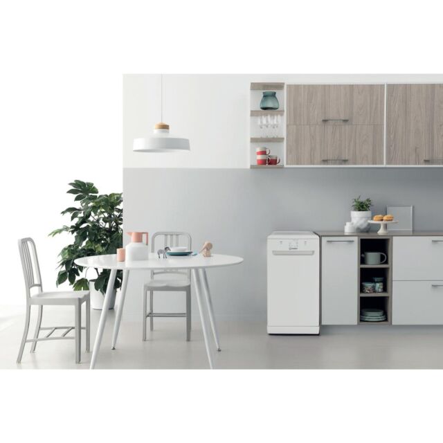 Indesit IN2FE10CS90WUK Freestanding 45cm Slimline Dishwasher with 10 Place Settings - White
