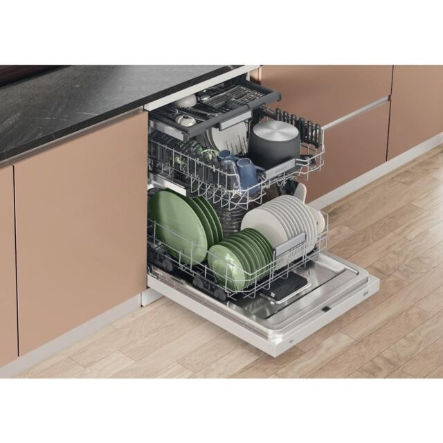 Hotpoint H7F HS41 UK Maxi Space Freestanding 15 Place Settings Dishwasher