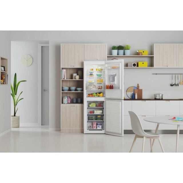 Indesit INFC850TI1WAQUA1 Freestanding Fridge Freezer - White