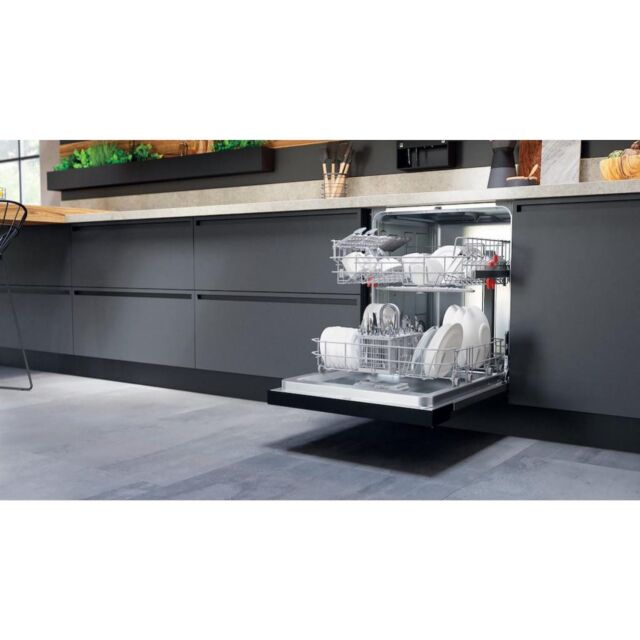 Hotpoint HBC 2B19 UK N Semi-Integrated Dishwasher