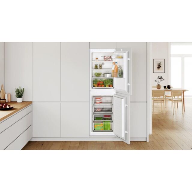 Bosch KIN85NSF0G, Built-in fridge-freezer with freezer at bottom