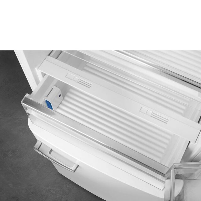 Smeg FAB38RWH5 70cm 50s Style Right Hand Hinge Freezer, White