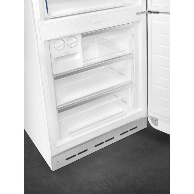 Smeg FAB38RWH5 70cm 50s Style Right Hand Hinge Freezer, White