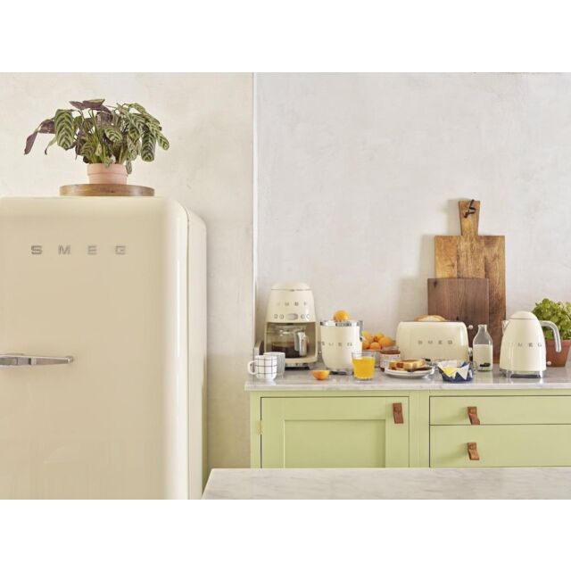 Smeg TSF03CRUK Toaster, Cream